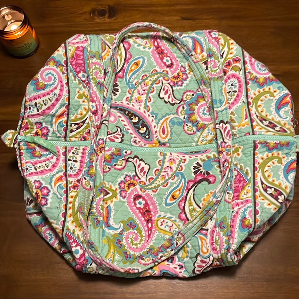 Amazing condition Vera Bradley Duffel bag.
